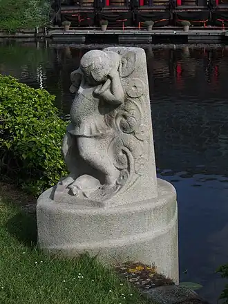 Meisje met kat op schouder, Muzenplein