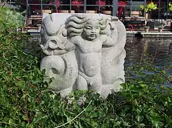 kind met vis op de schouders, Amsterdam