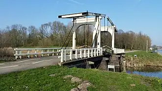 Brug 504 van de zijkant (maart 2019)