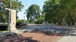 Oosters aandoende pilaren op Ina Boudier-Bakkerbrug (september 2018)