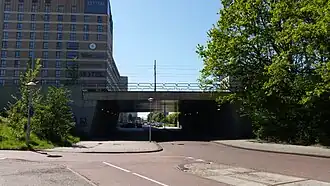 Brug 688 (mei 2018) met blauwe balustraden