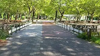 Brug 825 met rechts Levensboom (juli 2019)