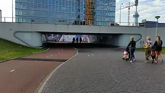 Brug 856 met op de achtergrond de bouwput van het NH-hotel (oktober 2018)