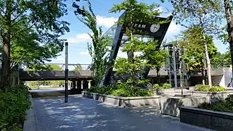 Brug 863 met centrale trap en liftschacht (mei 2019)