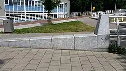 Sluitsteen met "N" (rechtsonder)