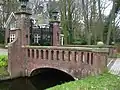 Villa Ruys, Brug met toegangshek