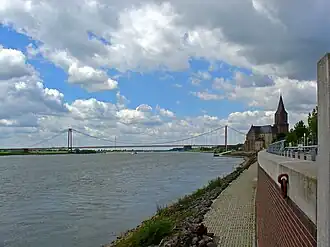 Rijnbrug en Martinuskerk