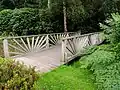 Vijversburg, brug met art-deco-balustrades