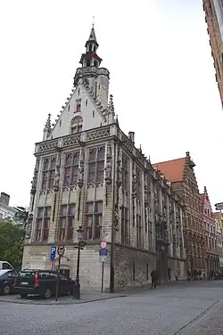 Zicht op de Poortersloge en de Academiestraat