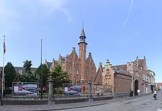 Hoofdgebouw van de academie