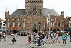 Stadshallen van Brugge: noordzijde (kant Markt)