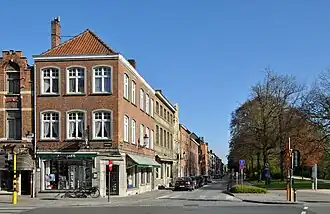 De Hendrik Consciencelaan, gezien vanuit de Smedenstraat