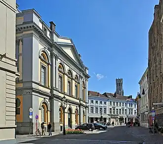 De Kuipersstraat, met links de Stadsschouwburg