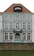 Burgerhuis met neoclassicistische lijstgevel