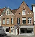 Stadswoningen met winkel