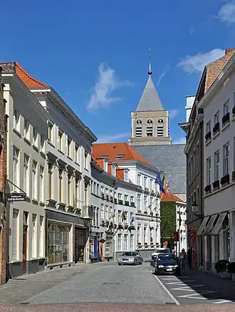 Zicht op de Sint-Jakobsstraat met in de achtergrond de Sint-Jakobskerk.