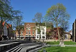 Sint-Salvatorskerkhof (oostzijde)