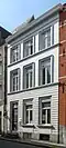 Stadswoning met laat-classicistische gevel