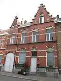 Burgerwoning met garage daterend van 1905