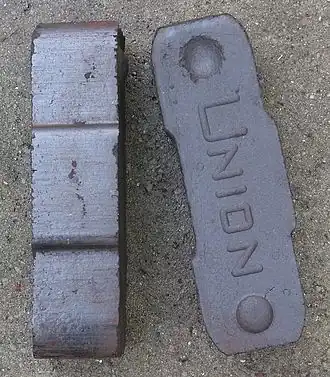 Een bruinkoolbriket voor huisverwarming