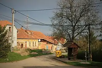 Het dorpsplein in Brusná