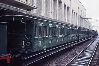 Speciale trein met GCI-rijtuigen in station Brussel-Noord in 1985