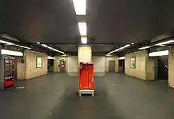 Grote lege gangen met vaak voorkomende stank.