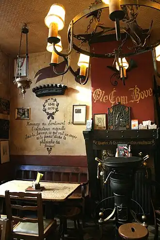 Interieur van "Het goudblommeke in papier"