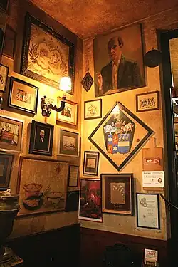 Interieur van "Het goudblommeke in papier"