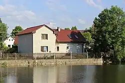 Huis aan de dorpsvijver (2014)