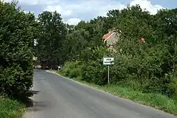 Toegangsweg naar het dorp