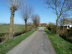 Huizen rond de bocht in het fietspad van Buikstede waar vroeger beide wegen kruisten.