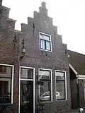 Huis met trapgevel. Trapgevel gekoppeld met die van het buurnummer 25