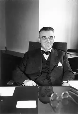 Hans Lukaschek als minister van Vluchtelingenzaken