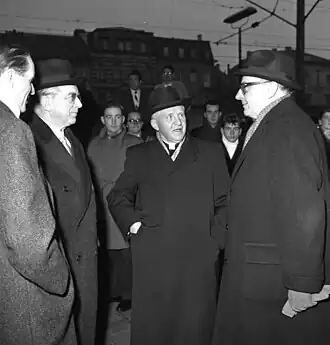 Alois kardinaal Muench (midden) in Bonn (1959)