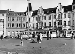 Motorwagen met bijwagen voor hotel Bielefelder hof in 1961
