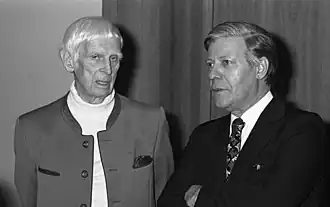 Gerhard Marcks (links) met Helmut Schmidt
