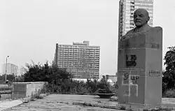 Lenin-gedenkteken besmeurd met een swastika, in voormalig Oost-Duitsland 1990.