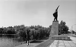 Leninbeeld op zijn oorspronkelijke locatie in Merseburg (1991)