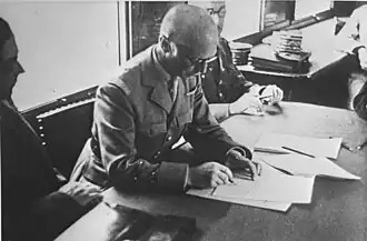 Generaal Charles Huntziger ondertekent op 22 juni 1940 de Wapenstilstand van Compiègne