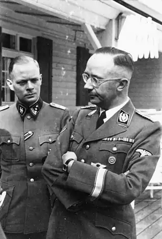 Werner Grothmann en Heinrich Himmler (rechts), 1943.