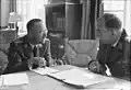 Himmler en Daluege in bespreking, 1943.