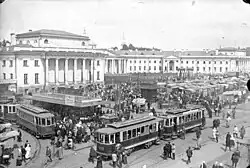 De vroegere Joetsjerevmarkt op de kruising van de huidige Sretenka straat en de Sadovaja-Soecharevskaja oelitsa met op de achtergrond het Sklifosovski Instituut.
