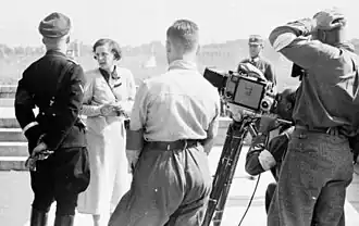 Leni Riefenstahl en Heinrich Himmler bij de opname van Triumph des Willens, 1934.