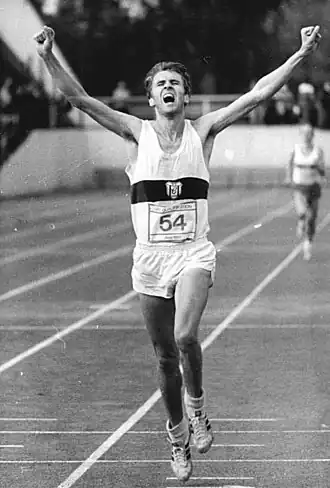 Werner Schildhauer kwalificeert zich met een nieuw DDR-record op de 10.000 meter voor de WK in 1983