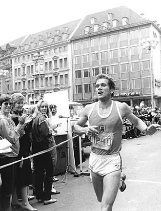 Jörg Peter wint de marathon van Leipzig 1985.