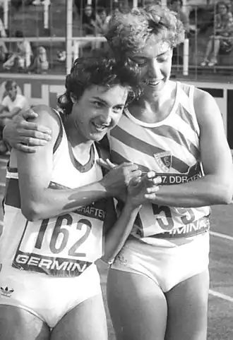Sabine Rieger (rechts) met Silke Gladisch (1986)