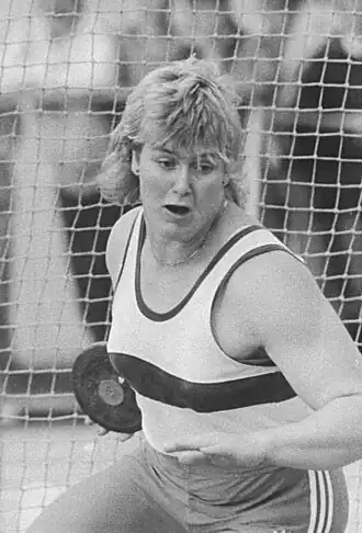 Ilke Wyludda in actie in 1988.