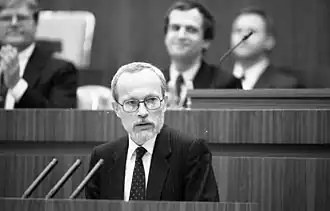 De Maizière als premier bij de regeringsverklaring (1990)