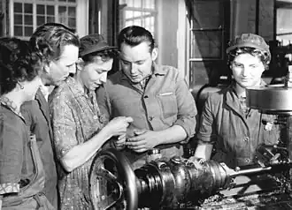 Werkers van de Socialistische Brigade "Clara Zetkin" in de VEB Fahrzeug und Gerätewerk Simson in 1960